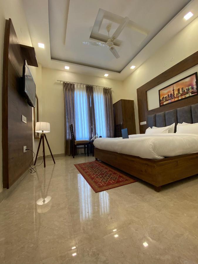 Hotel Woodlark Zirakpur Chandigarh - Brand New Hotel Exterior photo